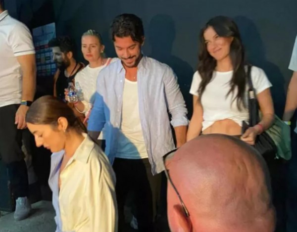 İlk kez el ele görüntülendiler!